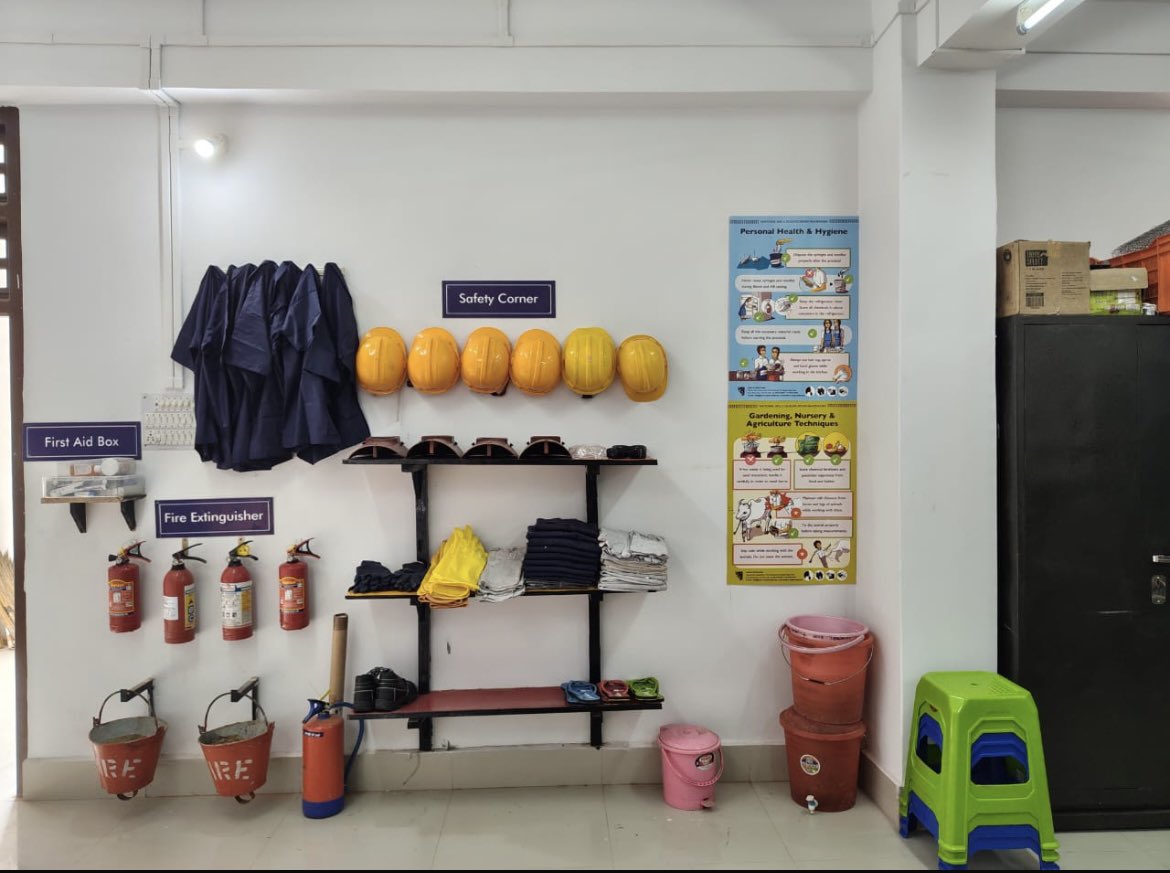 SamagraNagaland's tweet photo. The newly upgraded lab is aligned with NEP 2020 &amp; NCF 2023 &amp; aims to strengthen vocational education in the state by providing hands-on learning in electronics &amp; multi-skills, preparing students for future careers. #SkillEducation #NEP2020 #NCF2023 #LAHI  #LIC_HFL #Vidyanjali2.0 https://t.co/gF7pPp8sBJ