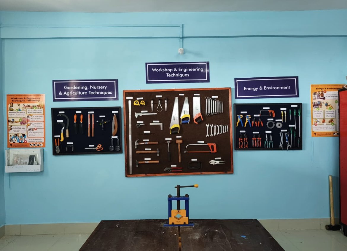 SamagraNagaland's tweet photo. The newly upgraded lab is aligned with NEP 2020 &amp; NCF 2023 &amp; aims to strengthen vocational education in the state by providing hands-on learning in electronics &amp; multi-skills, preparing students for future careers. #SkillEducation #NEP2020 #NCF2023 #LAHI  #LIC_HFL #Vidyanjali2.0 https://t.co/gF7pPp8sBJ