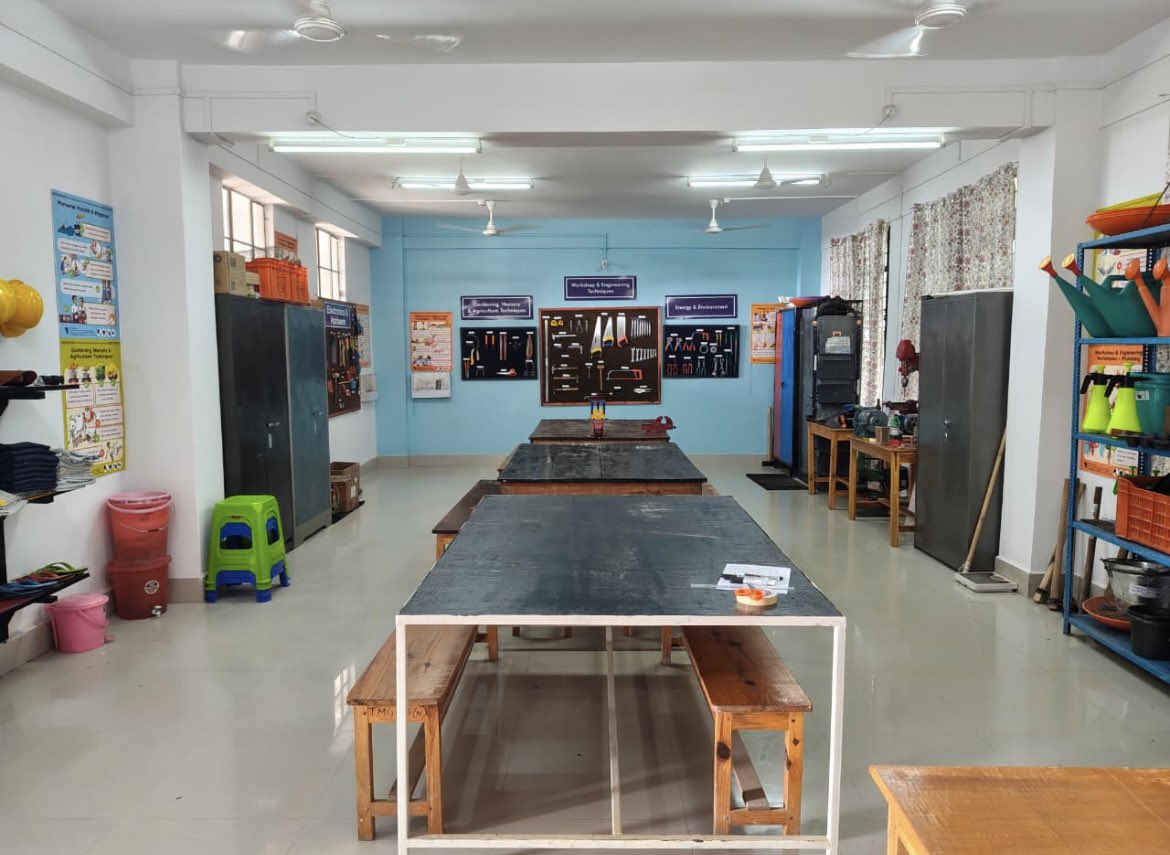 SamagraNagaland's tweet photo. The newly upgraded lab is aligned with NEP 2020 &amp; NCF 2023 &amp; aims to strengthen vocational education in the state by providing hands-on learning in electronics &amp; multi-skills, preparing students for future careers. #SkillEducation #NEP2020 #NCF2023 #LAHI  #LIC_HFL #Vidyanjali2.0 https://t.co/gF7pPp8sBJ