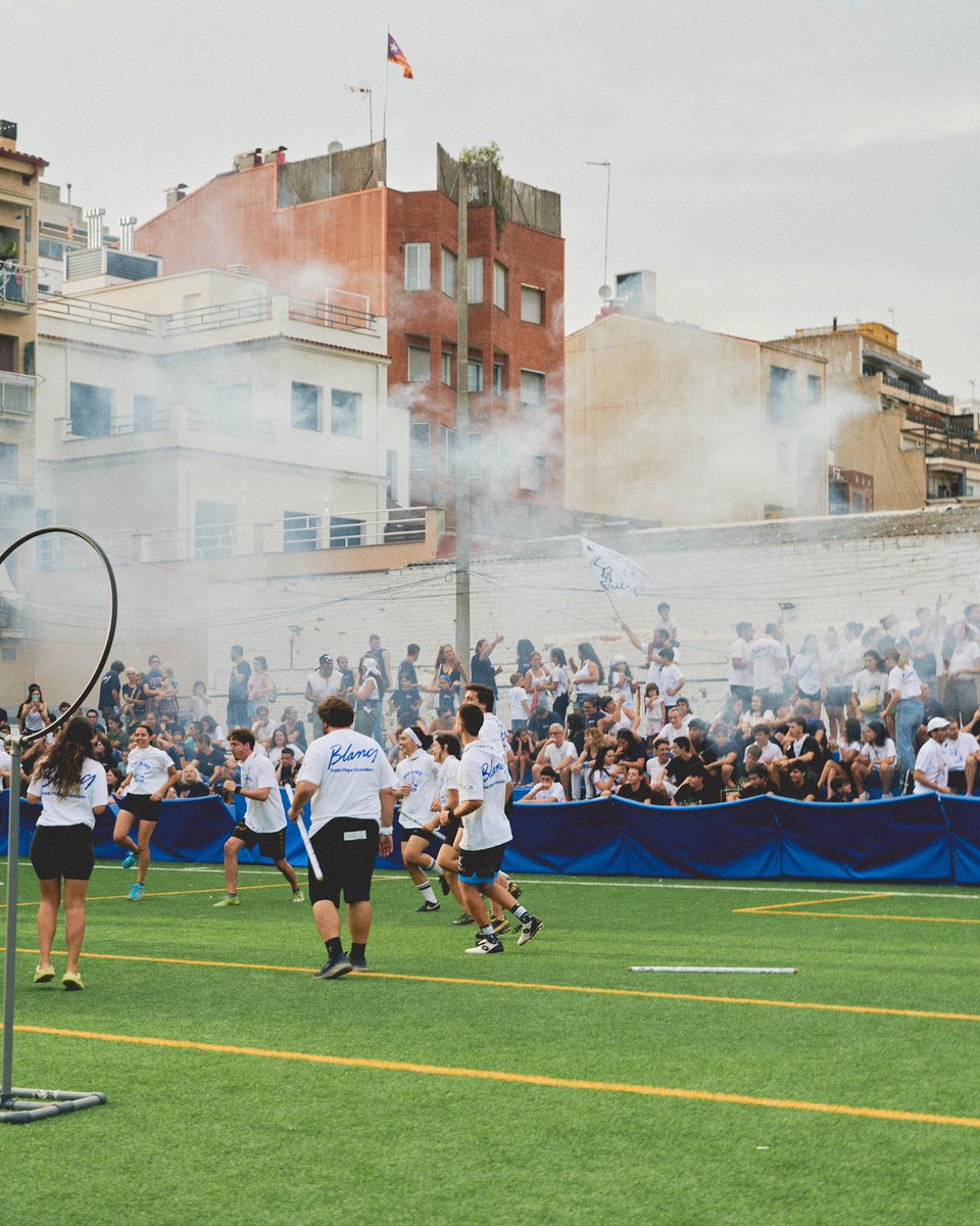Blancsiblaus's tweet photo. 📸2a part:
5. A l’espai d’interpretació de pràctiques democràtiques, legals,legítimes i proporcionals (@henarbengale )
6. Afició blanca de Quadbol (@nereagaston )
7. La Mega Pubilla al Ranxo Blavo (@henarbengale )
8. Farruguita! (@nereagaston )

#fmbib
#granollers https://t.co/jIqatKFcHI