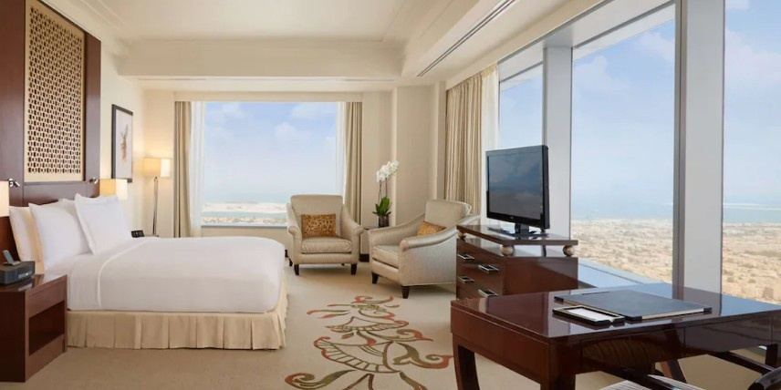 🏨 Conrad Dubai
📍 Dubai, UAE
A luxury urban sanctuary in the heart of the financial district. 

The main attraction? A stunning sixth-floor urban pool oasis with private cabanas and a world-class spa featuring an authentic Turkish hammam.