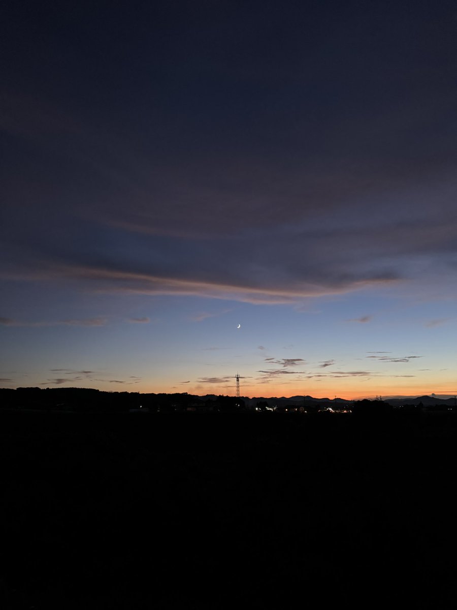 こんばんは
今日も一日お疲れ様でした(((o(*ﾟ▽ﾟ*)o)))

朝と夕方は少しずつ涼しい風が吹き出した

過ごしやすくなって来てます

ですが風邪をひかれる方も増えてますね

お互い体調に気をつけて行きましょ

良い夜時間を
#夕焼け
#写真