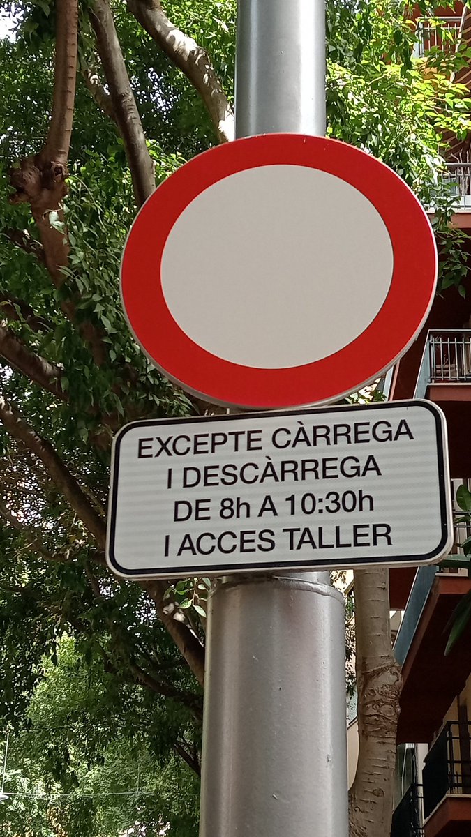 Blanquerna 'PEATONAL',12.24h
<a href="/ajuntpalma/">Ajuntament de Palma</a> <a href="/policiadepalma/">Policia de Palma</a> 
¿Que llamemos los ciudadanos para denunciar ocupación y riesgo seguridad vial?
No, oigan, esto, como ya saben, es cada día.
Instalad más cámaras o coordinad la colaboración de agentes #ORA que están ahí, para que den aviso