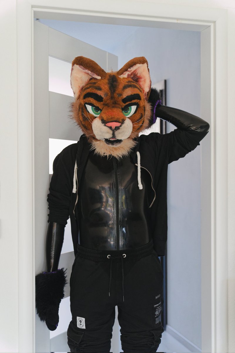 I might or might not bite. There's only one way how to find out. 

#latexfur #fursuit #furryfandom