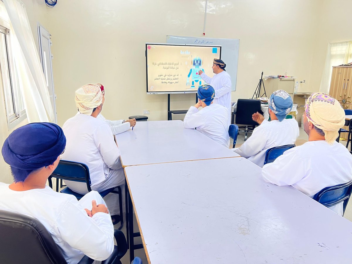 EduGovNbt2212's tweet photo. جانب من الاجتماع الأول لأسرة مادة الرياضيات،حيث قدم المعلم الأول/طارق المعمري ورقه عمل بعنوان "الذكاء الإصطناعي في تدريس الرياضيات" كما تم مناقشه تحليل نتائج الطلبة الاحصائية للعام الدراسي 2024/2025 م
#تعليم_مستدام 
#فعاليات_تعليمية_شمال_الباطنة
@ictoman https://t.co/6kBtXe72u3