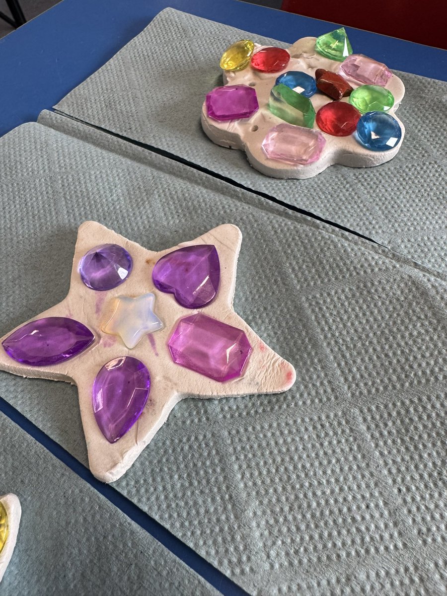 Memory stones made from air drying clay, semi precious stars &amp; colourful gems 💎 <a href="/AcreHall/">Acre Hall Primary School</a> <a href="/BrightFuturesET/">Bright Futures Educational Trust</a>