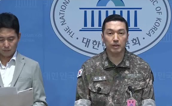 amnseoul's tweet photo. 장인수 기자가 주최한 '노은결 소령 재수사 촉구' 기자회견이 오늘 여의도 국회 소통관에서 열렸습니다.
https://t.co/Ztm7SRmg6W https://t.co/pm70MsX5bF