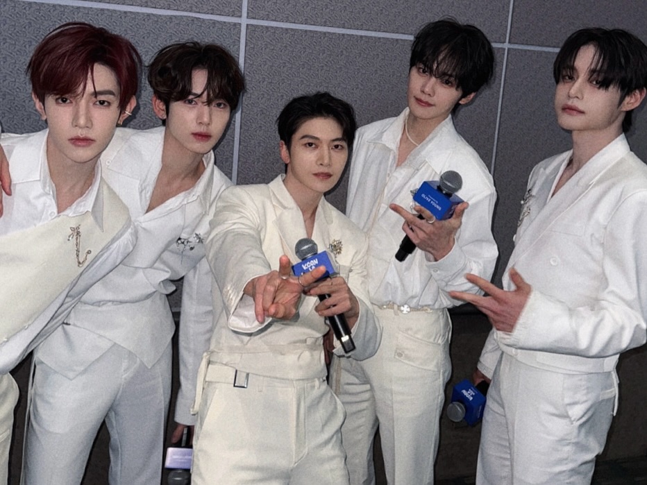 ✮⋆˙ 아홉 마음, 하나의 꿈, 𝒁𝑬𝑹𝑶𝑫𝑶𝑼𝑩𝑳𝑬𝑶𝑵𝑬. tweet media