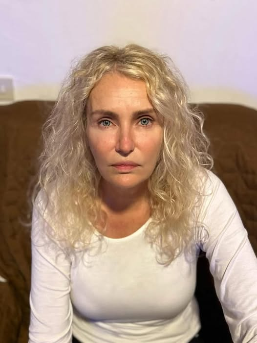 «Se devo dirla tutta io come donna mi sento discriminata ancora oggi. Perché se io vado a fare un reportage in alta quota e, com’è comprensibile, appaio in video con i capelli scompigliati, puntualmente il giorno dopo mi arriva una pioggia di critiche. Nessuno però muove mai gli