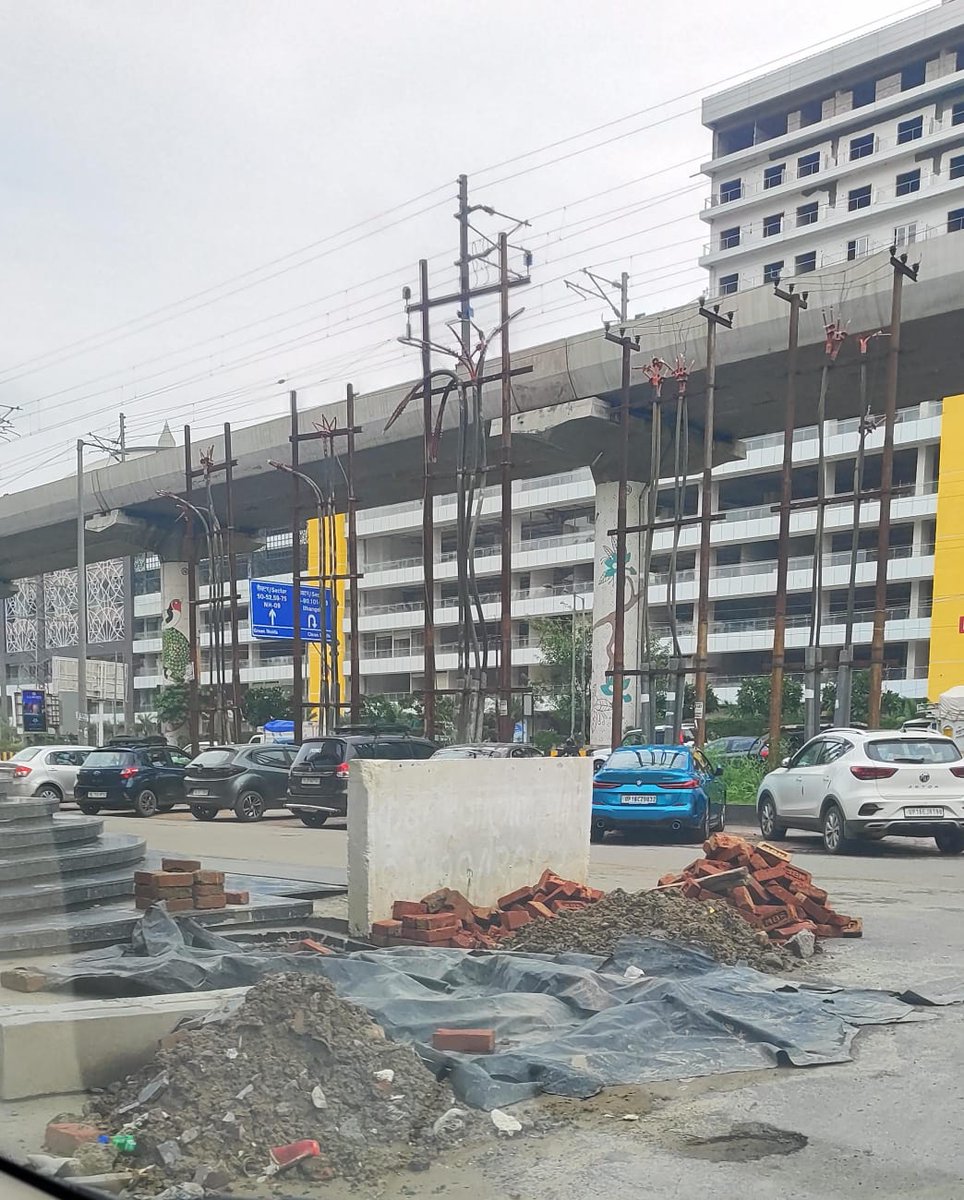 SunandaK2910's tweet photo. Construction material has been dumped on the road causing 2 problems:
1.  Dust
2. Accident risk.
@CeoNoida @noida_authority
@CPCB_OFFICIAL @rouppcbgbn
Please remove it from the road.
Location: Sector 50, Aditya Mall, Opposite Sector 50 metro station. https://t.co/ZFbxfMwwPf