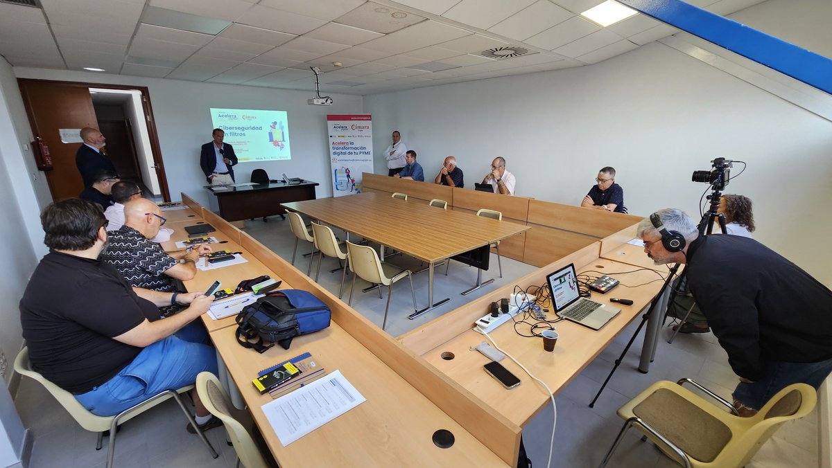 La jornada “Ciberseguridad sin filtros” organizada por nuestra OAP-KD, reunió hoy a 10 personas en presencial y cerca de 30 en streaming. 

Prevenir, reaccionar y aprender son las principales claves que nos llevamos de esta sesión.