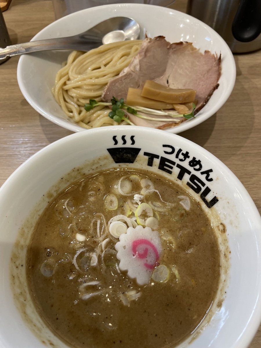 所沢で朝７時からの幸せ。
つけ麺900円。
狭山そばと迷うも、暑さのためつけ麺に