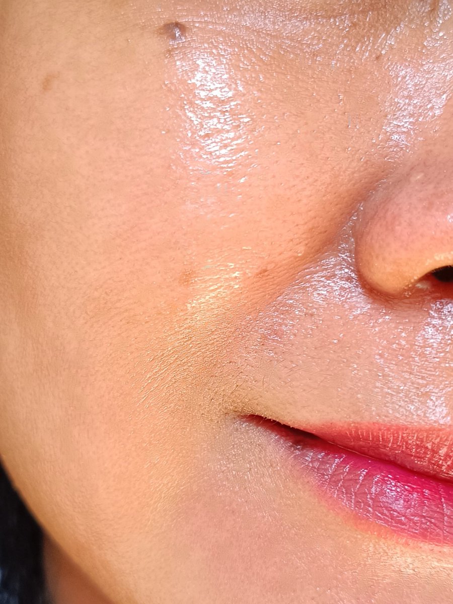 yubbeee's tweet image. Kapan itu pernah ada yg tanya, kalo kulit lg kering bgt tuh gimana cara ngatasinnya karna kalo makeup an jd JELEK BANGET ‼️ 

Aku jg pernah kok ngalamin, kalo diraba tuh berasa kasar 😭

Tapi alhamdulillah skrg udah membaik lagi 😍

            Dulu                     Sekarang