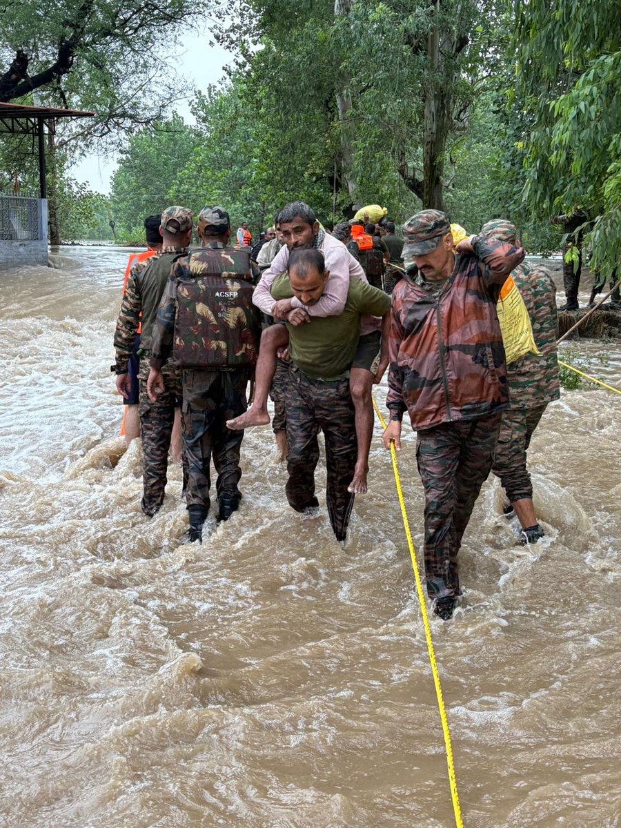 Rising Star Corps troops swung into action, rescuing villagers hit by flash floods in Amli and Nud, Samba , Kachle and Sujanpur, Pathankot  Makaura Pattan and Adalatgarh, Gurdaspur: Rising Star Corps, Indian Army

(Pics: Rising Star Corps, Indian Army/X)
