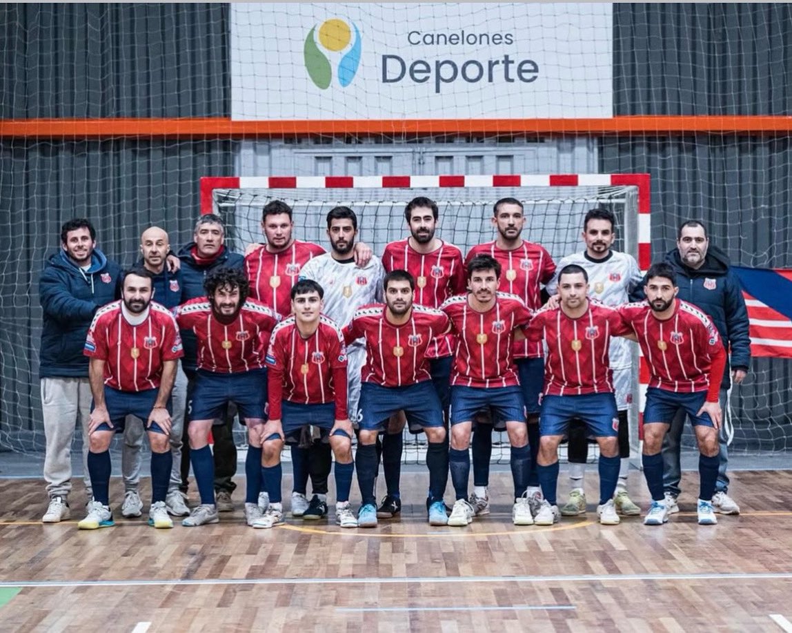 #𝟓𝟎º𝐂𝐚𝐦𝐩𝐞𝐨𝐧𝐚𝐭𝐨𝐔𝐫𝐮𝐠𝐮𝐚𝐲𝐨🇺🇾

🔴 𝐏𝐀𝐋𝐄𝐑𝐌𝐎 𝐆𝐀𝐍𝐎́ 𝐘 𝐒𝐄 𝐂𝐋𝐀𝐒𝐈𝐅𝐈𝐂𝐎́ 

🏟️ Polideportivo Palermitano
📍 Rocha
🔡 Grupo A - Ultima Fecha 

PALERMO (Rocha) 9️⃣ 
REGUM (Montevideo) 1️⃣ 

👟 GOLEADORES DEL ENCUENTRO

PALERMO: Marcio Gentil x4 Maximiliano