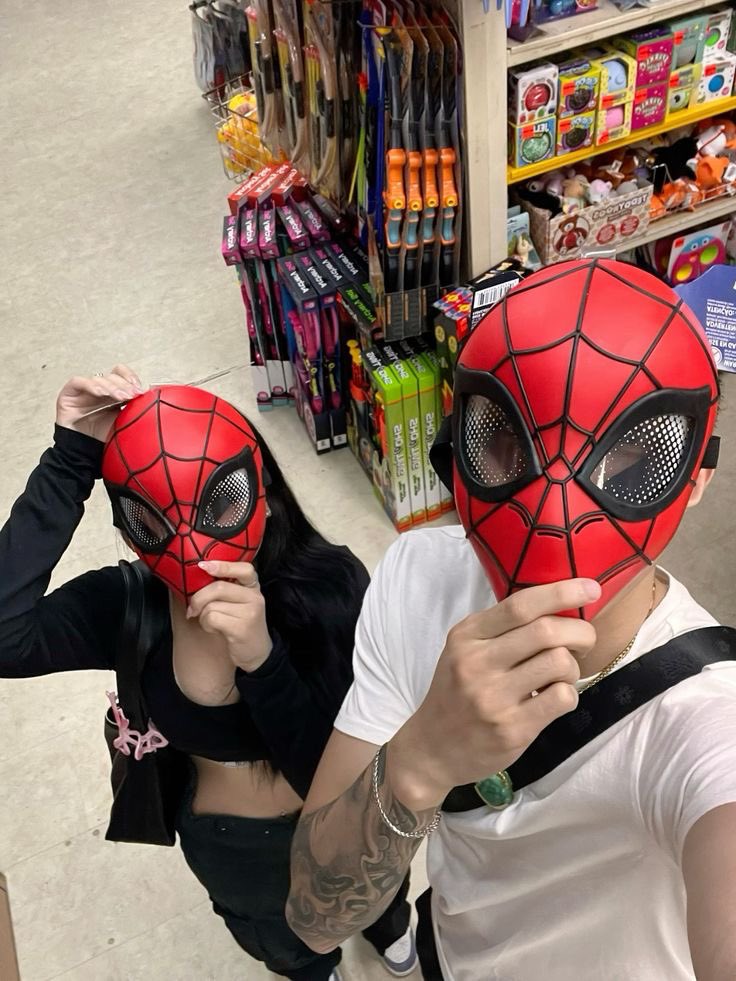 duskcent's tweet image. ㅤㅤ 

📍Bandung snack paradiseeee. 

Spider-sibling on duty.
(btw oleh-oleh aman dibawa pulang hehe) 

ㅤㅤ