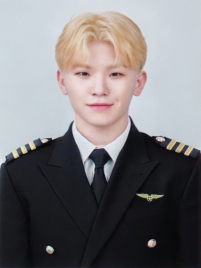 belongtowoo's tweet photo. Walaupun aku sedih, bagi siapapun yg menemukan dompet (cardholder) Ungu-Biru dgn id photo woozi, KTP Regita p.h, blh komen &amp; dm aku yaa
kyknya jatoh pas lg transuman di MRT Istora-Dukuh atas, KRL Sudirman-Tambun. Itu cardholder ga ada apa-apanya kecuali KTP SIM ATM. Tlg balikin💔 https://t.co/NmPVN4jbnB