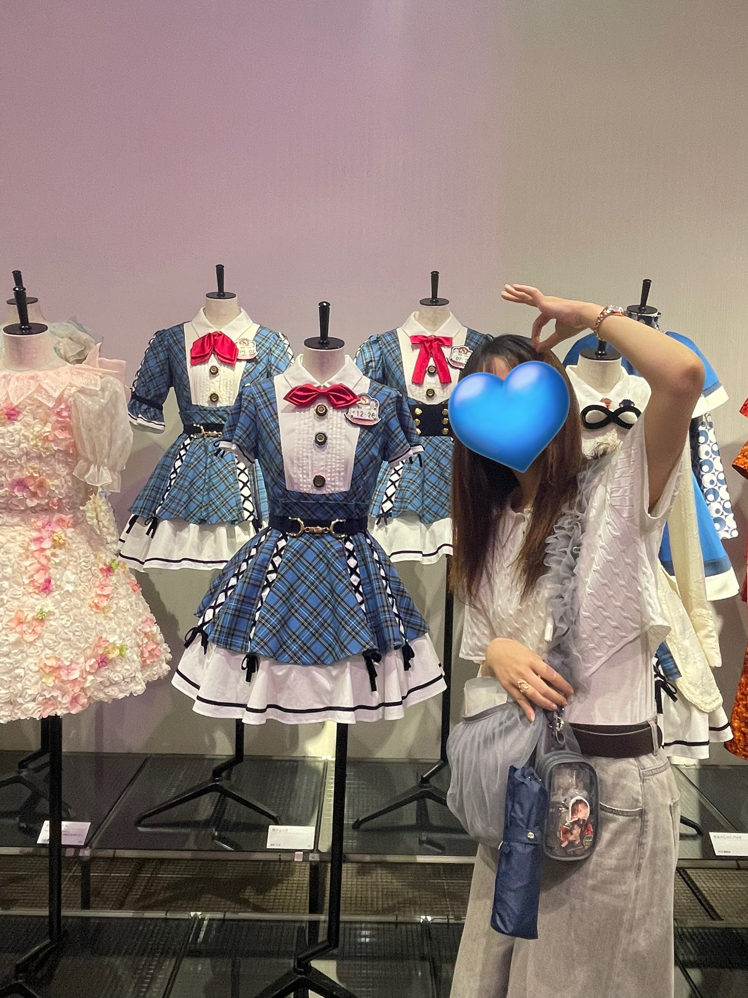 AKB48 大丸東京 劇場大衣装展 衣装生地キーホルダー ミラー AKB48 大丸東京 劇場大衣装展 衣装生地キーホルダー ミラー