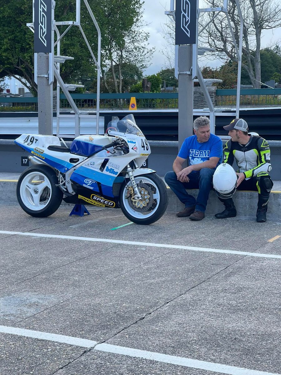 3 years ago I entered my RC30 into the classic TT with Lancelot Unissart riding, both performed perfectly with a 115 mph lap and 163mph through the speed trap ❤️