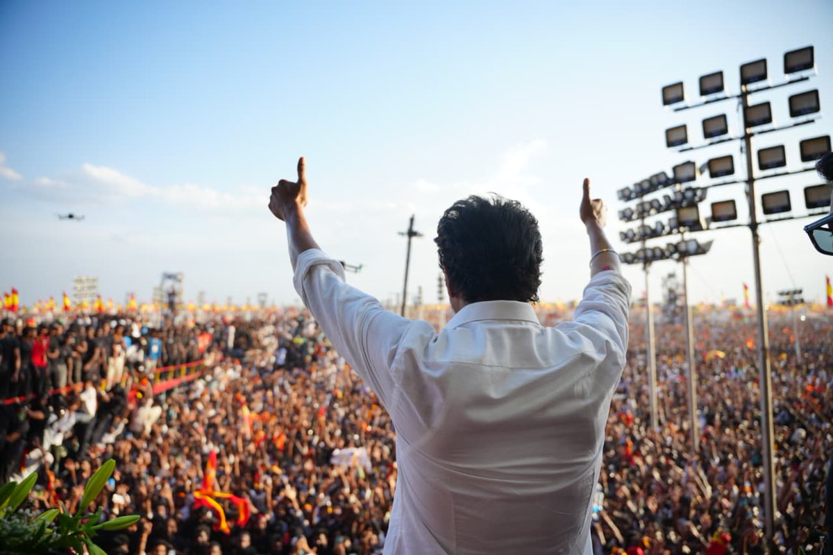 Vijay Fansலயே, விஜயோட Politics Entry புடிக்காத எக்கசக்கம் பேர் இருக்காங்க

தொடர்ந்து Valid Criticisms மட்டுமே விஜய் மேல வெச்சுருந்தா, Fansம் Question பண்ணிருப்பாங்க

Trolls, Abuse, Slanderனு இறங்குனா, விஜய் அரசியல் புடிக்காத Fansகூட Defend பண்ண வருவானுங்கடா. They are Huge in nos