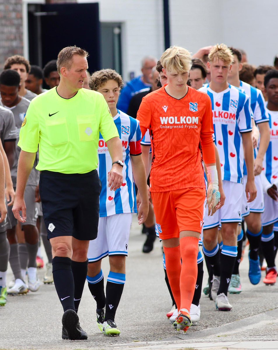 CorvdLaag's tweet photo. sc Heerenveen O19 is los! https://t.co/5N6DFDlzPF