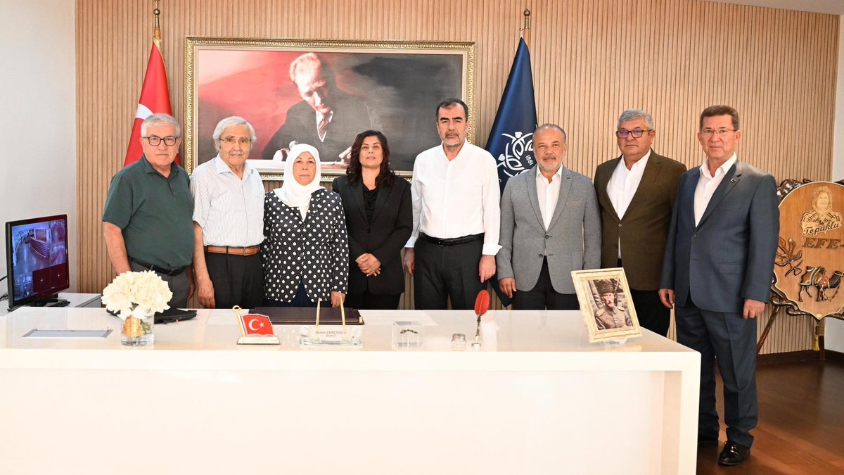 AK Parti Aydın İl Başkanımız Sn. Mehmet Erdem, AK Parti önceki dönem Aydın Milletvekillerimiz; Sn. Semiha Öyüş, Sn. Ahmet Rıza Acar, Sn. Ahmet Ertürk, Sn. Metin Yavuz, Sn. Rıza Posacı ve Sn. Ali Gültekin Kılınç’ı belediyemizde ağırladık.

Nazik ziyaretlerinden dolayı kendilerine