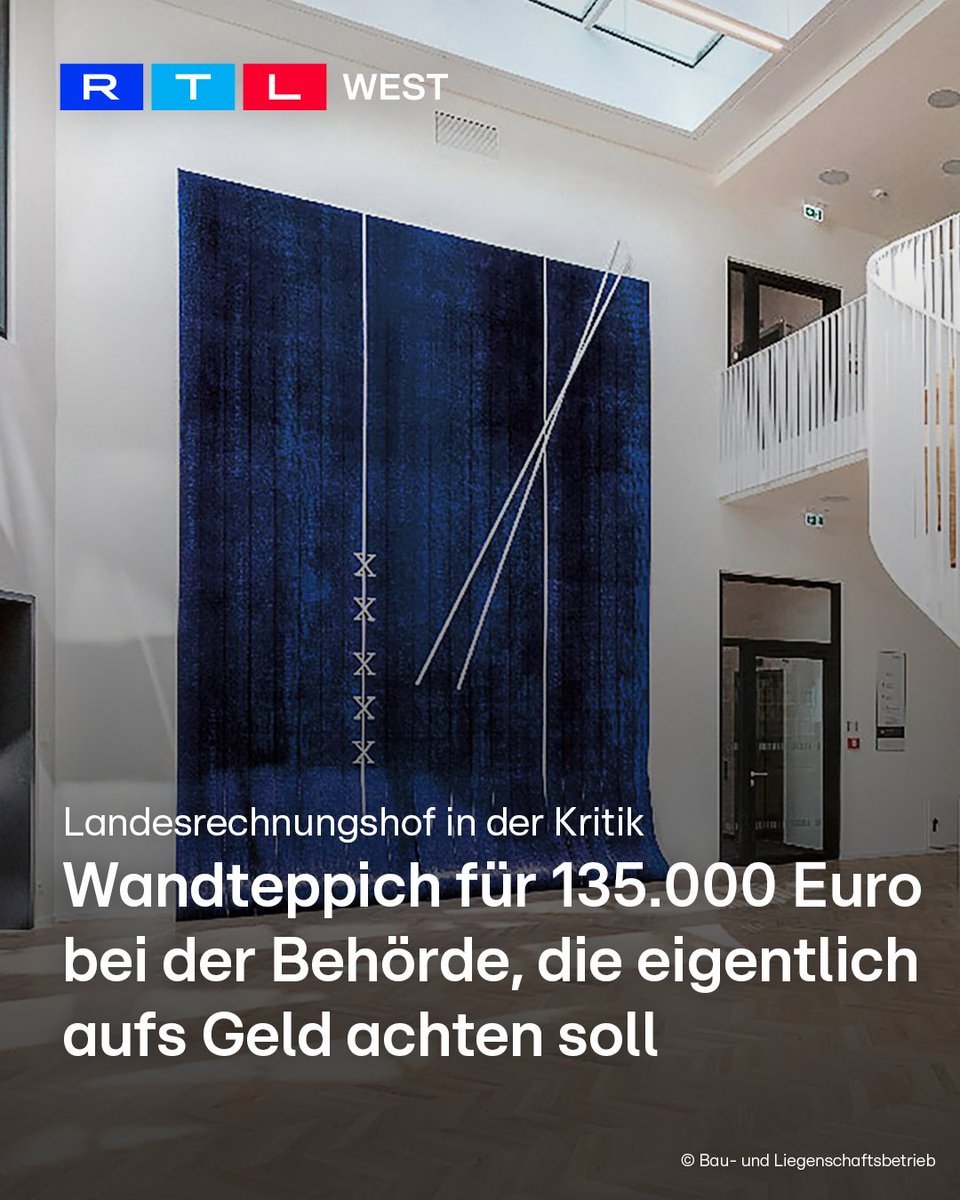 Der #Landesrechnungshof in #Düsseldorf steht wegen einer Kunstanschaffung in der #Kritik. In seinem Neubau wurde ein Werk für 135.000 Euro enthüllt. Es handelt sich um einen blauen #Wandteppich mit #LED-Elementen. Das #Kunstwerk stammt von einer Kölner Künstlerin. Finanziert