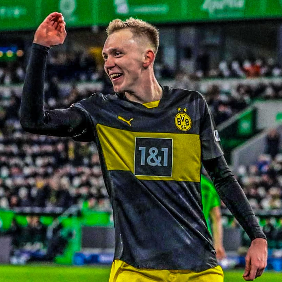 eurofootcom's tweet image. 🚨🇩🇪 Brentford considering move for Borussia Dortmund&apos;s Max Beier (22)! He is one of the several forwards Brentford are looking at as a potential replacement for Yoane Wissa, reports @SkySportsLyall/@skysports_sheth. 🔴✨