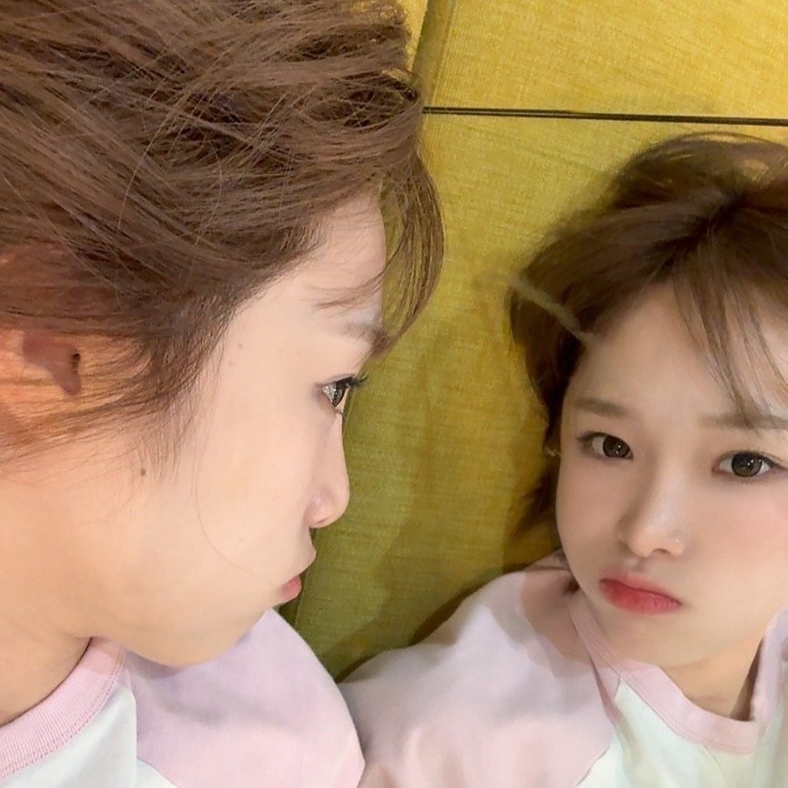 왼쪽다섯살아님? 오른쪽은좋게봐줘서일곱살정도