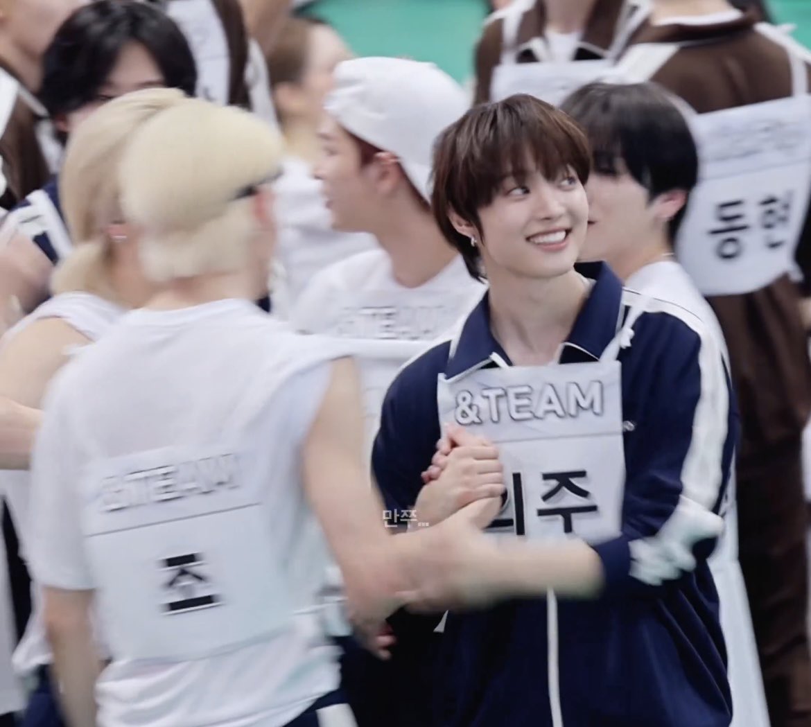 바톤 놓친 조 발견하고 위로하는 표정 ㄱㅇㅇ