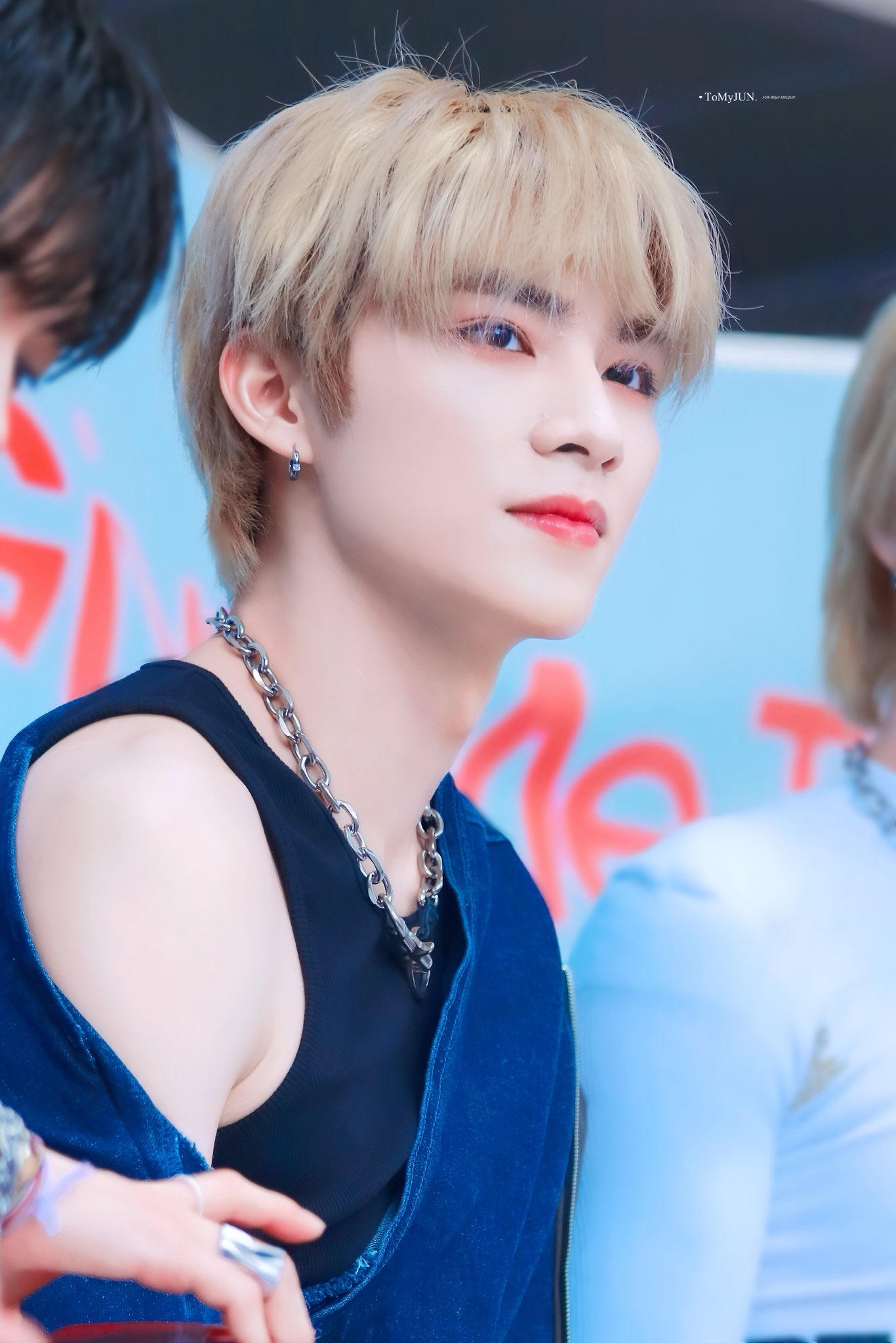 假日 WayV シャオジュン　威神V Longeyelash_0808 on X: 