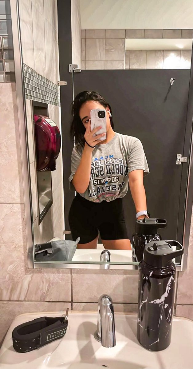 WanonahDuaso's tweet photo. Up bright and early at the gym. Masturbate for a little bit before I got here. I swear I get so wet when guys stare at me when I work out 😩💦 #gymgirl #asian #asianbikini #latina #filipina #spanishgirl #collegegirl #dtf #splitroasted #sphs https://t.co/iZrENKiOav