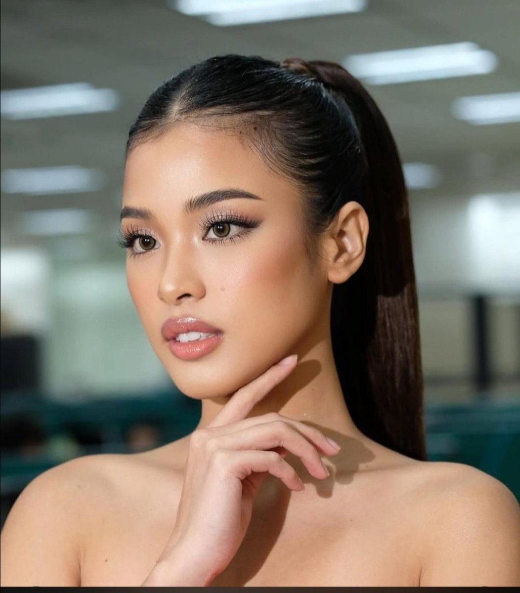 So lethal. This face should be in every cover mags

SHUVEE FOR MEGA