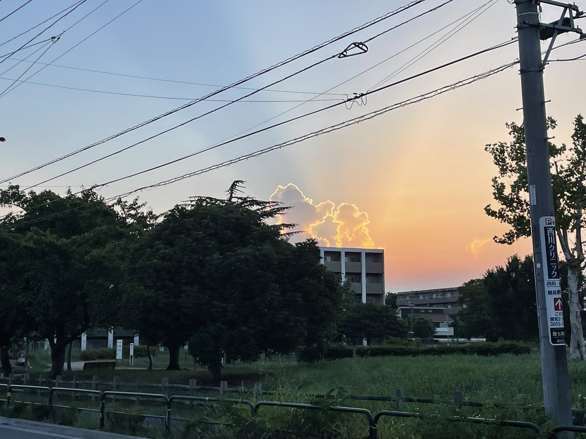 夜だねっ！！！！

先週が入院前最後‼️だったはずのリング練ですが
みんなに会いたすぎて行ってきたよ🚃𓈒𓂂𓏸

エッフェル塔羅ナツコちゃん今日も頑張ってた❣️

セミとメインをつとめるみんなもいたよ❤️‍🔥

練習終わりの帰り道...
めちゃくちゃ空が綺麗だった⛅️

エフェクト無しでこれっ📸