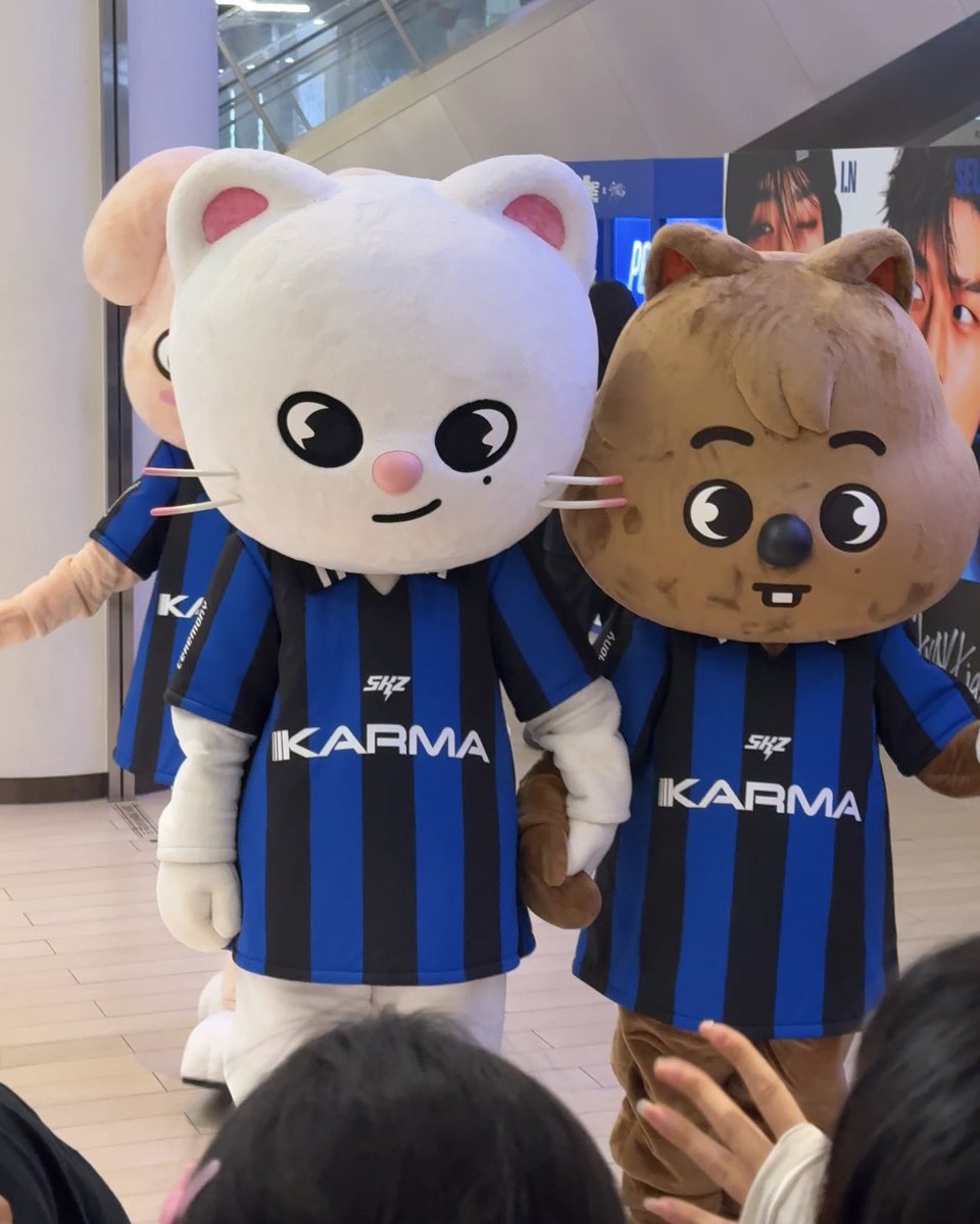 annem bizden bol bol kozalak biraz da meyve toplamamizi istedi 
hayir koca kafa biraz meyve toplayin bol bol da kozalak getirin dedi