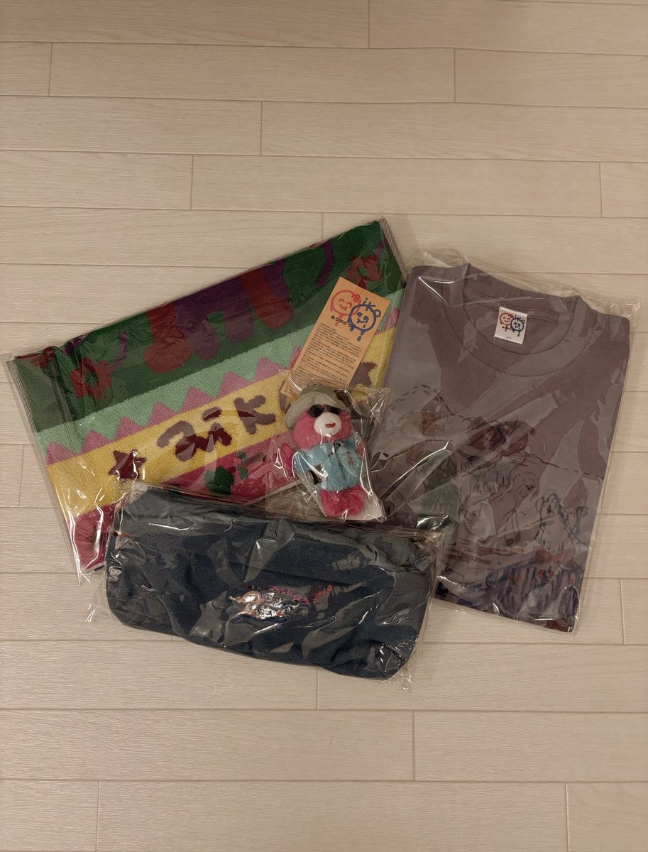 グッズ到着！！
全部がかわいすぎる🤍
ロッキン楽しみ🍉
aiko待っててね！