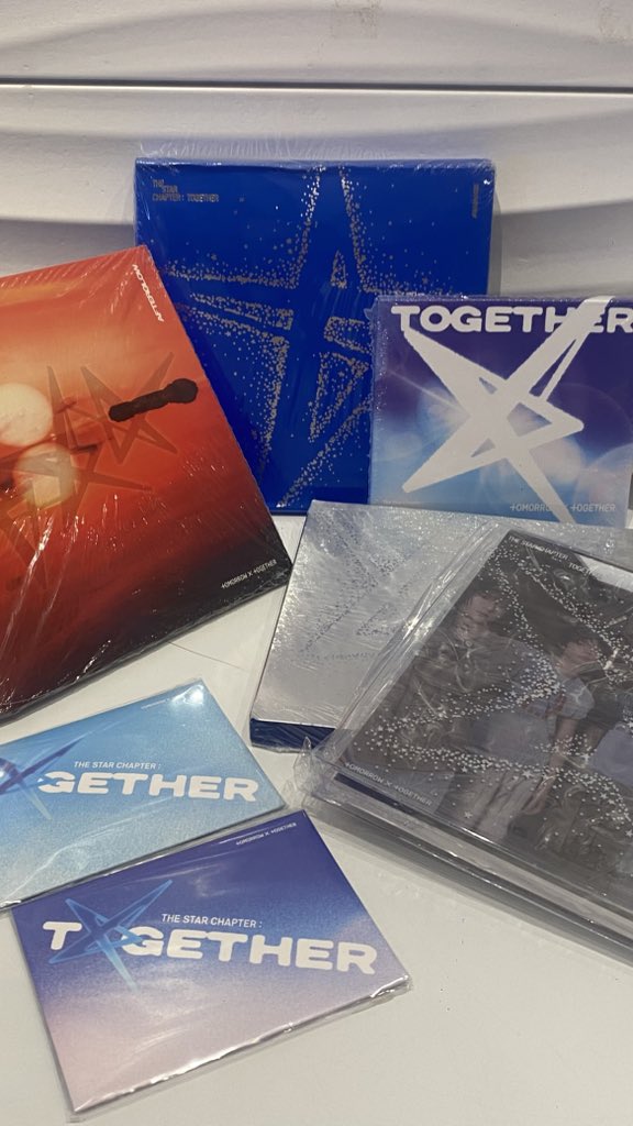 NOTESW_Official's tweet image. Let’s grab TXT’s new album The Star Chapter: TOGETHER — out now! 💿✨ Don’t miss this epic drop!
Available in:
📘 Photobook Ver. (Free🎁 1 pob) fcfs
🌇 Afterglow Ver.
🎶 Solo Track Ver.
📱 Weverse Album Ver.

#notes #pavilionkl #TXT #TheStarChapterTOGETHER #NewArrival