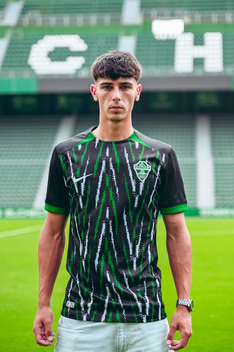 ✍🏼 𝗡𝗶𝗰𝗼 𝗚𝗼𝗻𝘇𝗮́𝗹𝗲𝘇 seguirá en el #ElcheCF

Medio centro con visión de juego y gran calidad técnica. Todo un organizador desde el centro del campo. 

Campeón de Luga Nacional Juvenil y convocado con el primer equipo, esta temporada formará parte del Ilicitano.