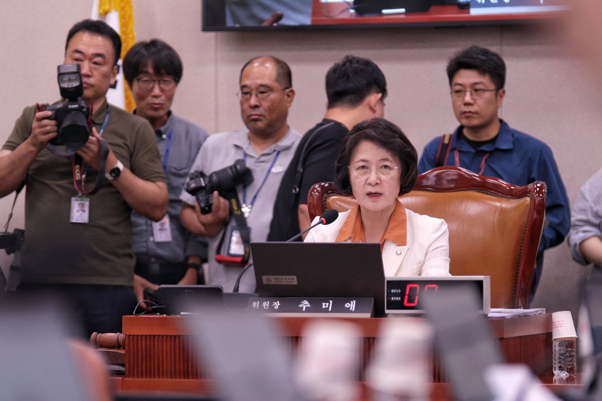 법제사법위원회 첫 전체회의를 진행했습니다

법사위원장으로서 민생과 개혁의 최전선에 서겠습니다. 국민의 삶과 직결된 법안을 신속히 처리하고 개혁입법을 통해 권력을 철저히 견제하고 바로잡겠습니다

동료 의원과 함께 정의를 바로 세우고, 국민의 삶을 지키는 든든한 법사위를 만들어가겠습니다