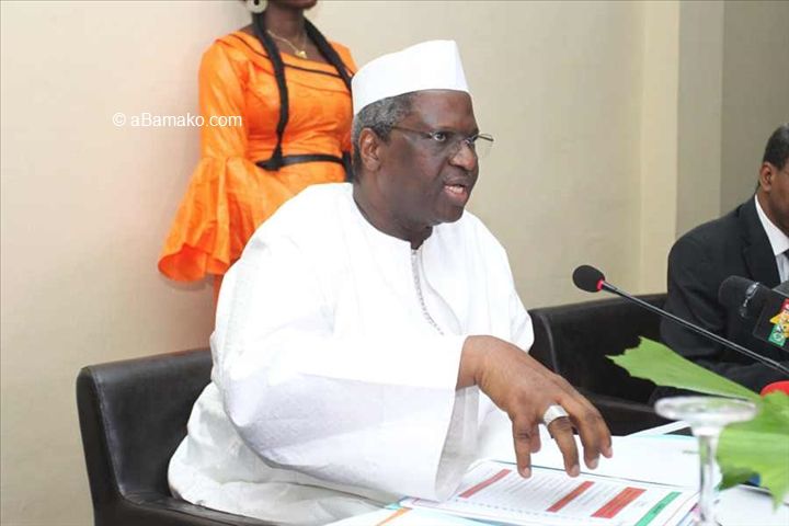 Dissolution des partis politiques, poursuites contre deux membres du CNT : la déclaration du pool d’avocats engagés pour l’annulation de ces procédures...news.abamako.com/h/301860.html