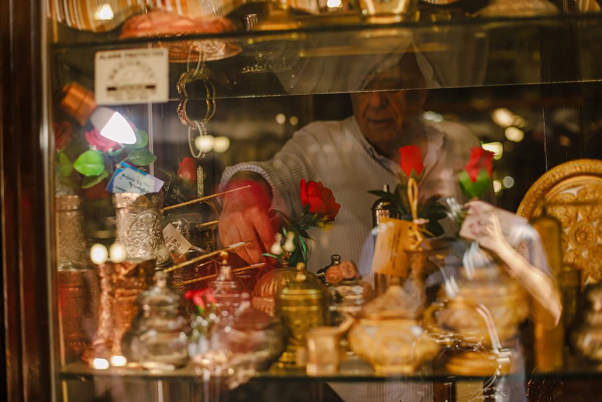 e_secer's tweet image. Saraybosna'da Peygamberimizin doğum günü sebebiyle, 20 yıldan fazla düzenlenen "Selam Ya Resulallah" etkinlikte bu yıl da 571 gül dağıtıldı. Gülleri esnaflar vitrinlerine koyuyor ve geçenlere dağıtılıyor.

Etkinlikte konferanslar, sergiler, ilahi konserleri vs oluyor.