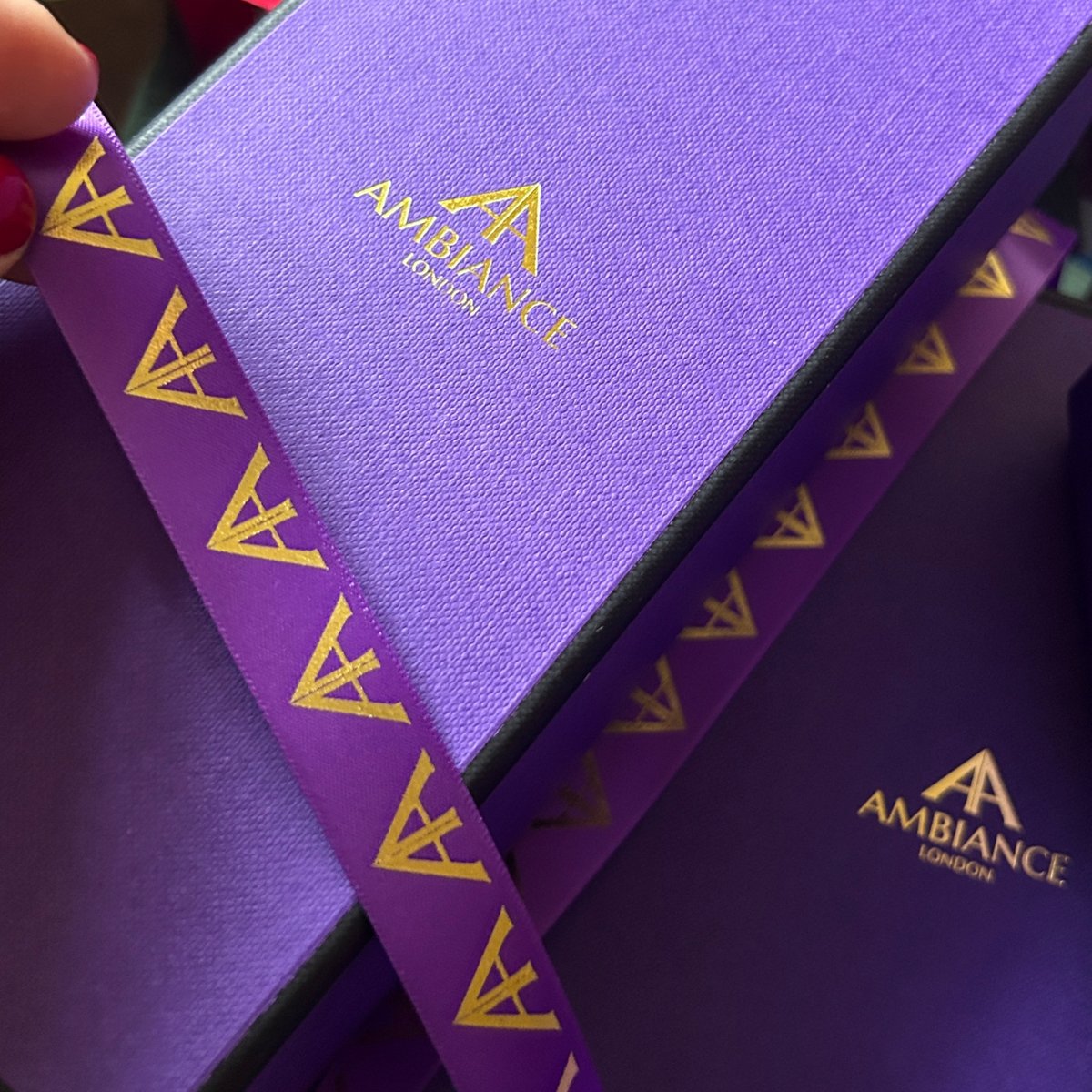 With options ready to arrive in their inbox now, exquisite gifting has never been so easy. Shop instant gifts: sbee.link/9gr8q7kc3v