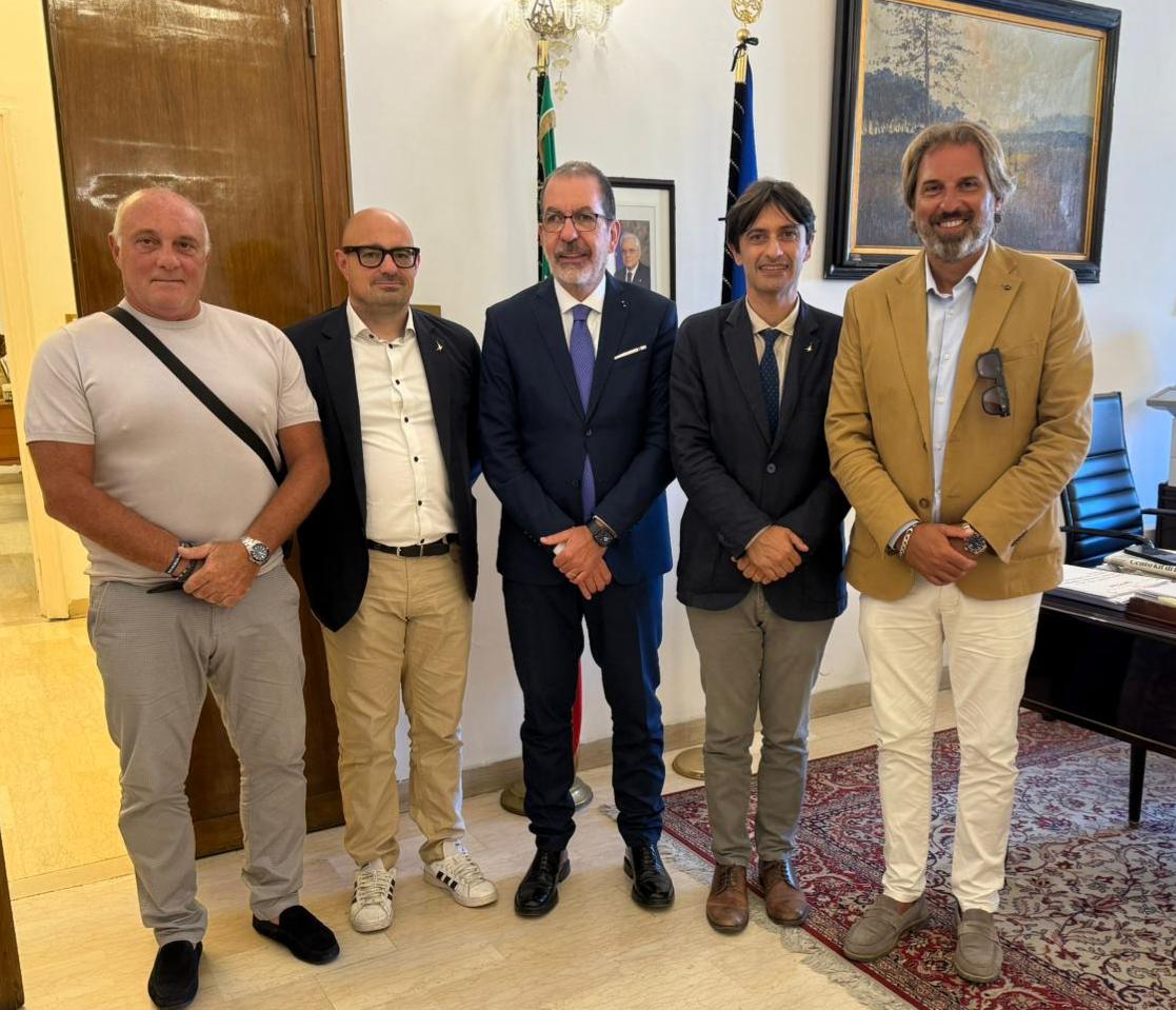 ManfrediPotenti's tweet image. 🔴 #ZONAROSSA PIAZZA GARIBALDI E SICUREZZA URBANA A #LIVORNO E PROVINCIA

Incontro della Lega con il #Prefetto di Livorno Dott. #Dionisi.

Ribadita la linea dura contro spaccio e premesso urbano, così come chiesto dalla Lega e nel rispetto della linea...

facebook.com/share/p/1714Mu…