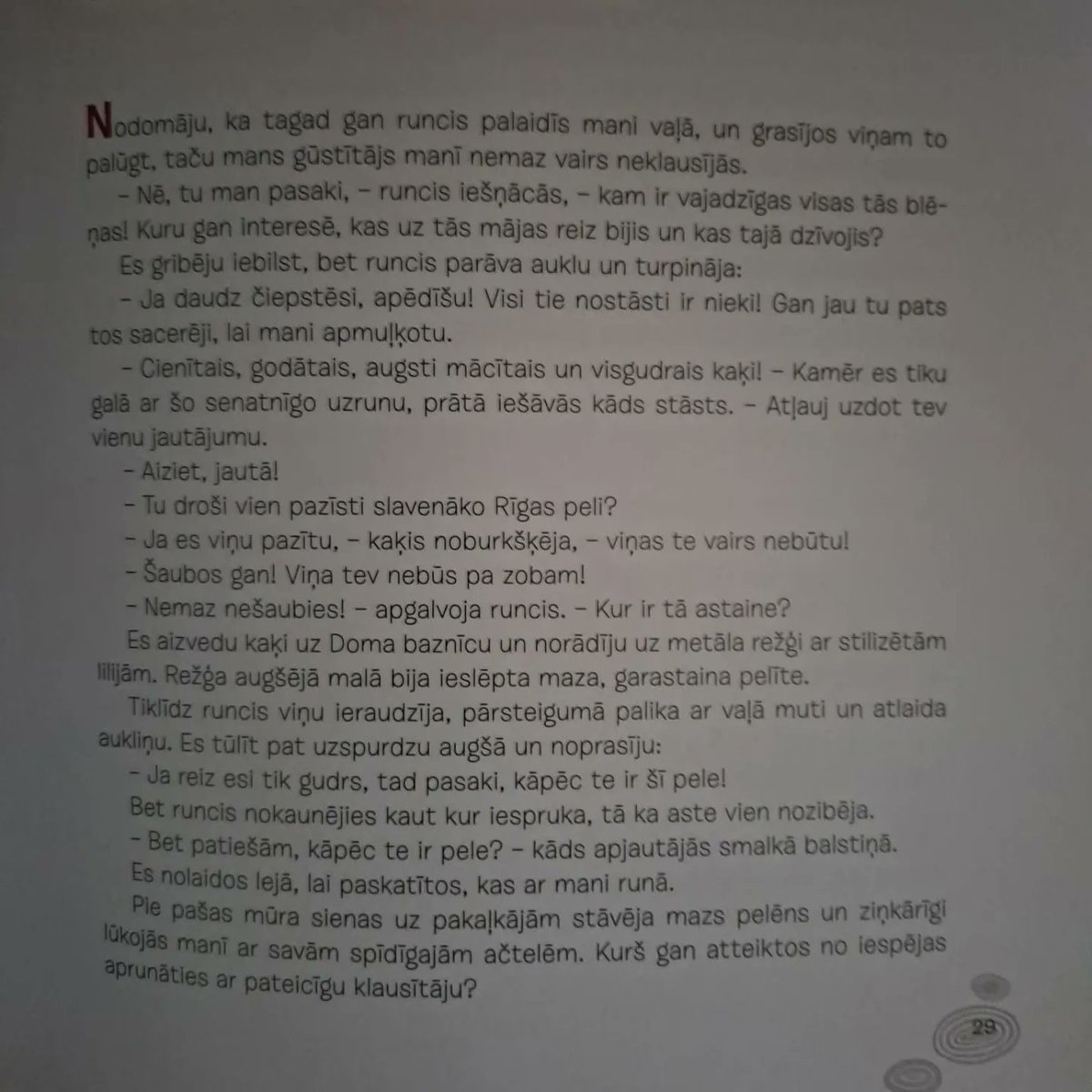 Mazāk reklamēta, bet informācijas bagāta grāmata sākumskolai. 
Lasiet un dodieties uz Vecrīgu, lai visu redzētu dabā! 
Mēģiniet atrast Rīgas īpašo peli! 
<a href="/zvaigzneabc/">Apgāds Zvaigzne ABC</a> 
#pamatskolaBŪSIM
#laikslasīt