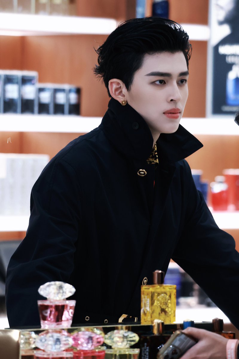 Maruko_ni's tweet image. 🧛🏻‍♂️

POND X VERSACE CENTRAL BEAUTY

#PondxVersaceFragrances
#CentralBeautyAwardsXPond
#ppnaravit