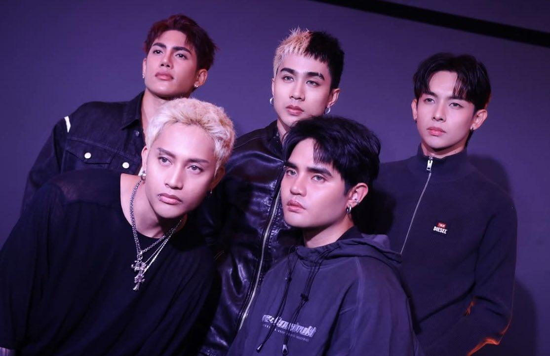 the first ever artist to perform on the new spotify listening lounge stage 🙌🏻

<a href="/SB19Official/">SB19 Official</a> #SB19