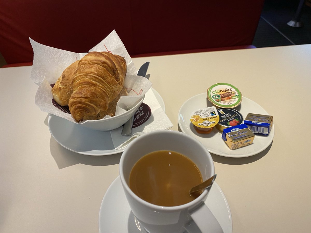 Leckeres Frühstück im Bord Bistro der Deutschen Bahn!