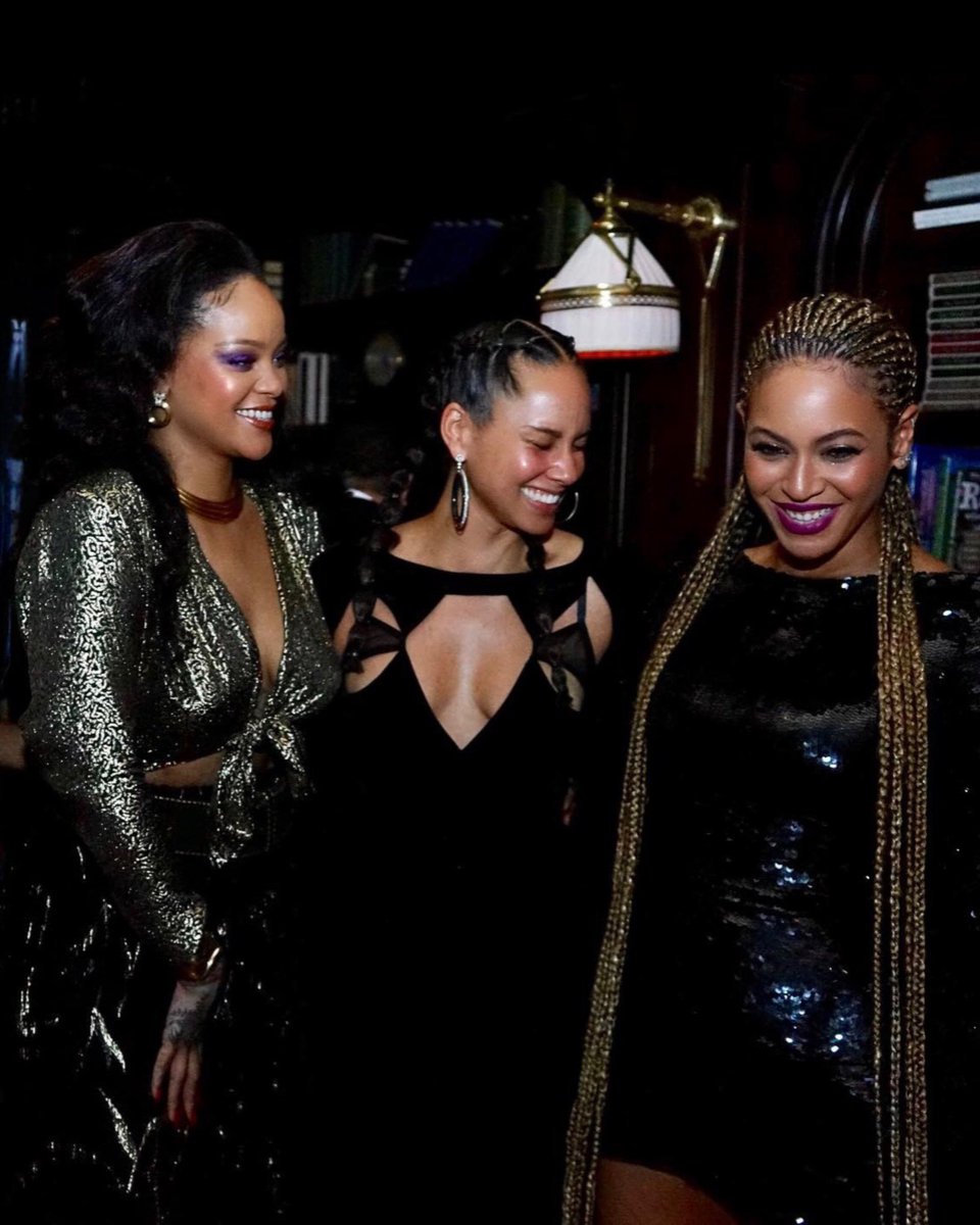 New pic of Rihanna with Beyoncé and Alicia Keys at the 2018 Grammys  after-party 🤍, image size:960x1200
