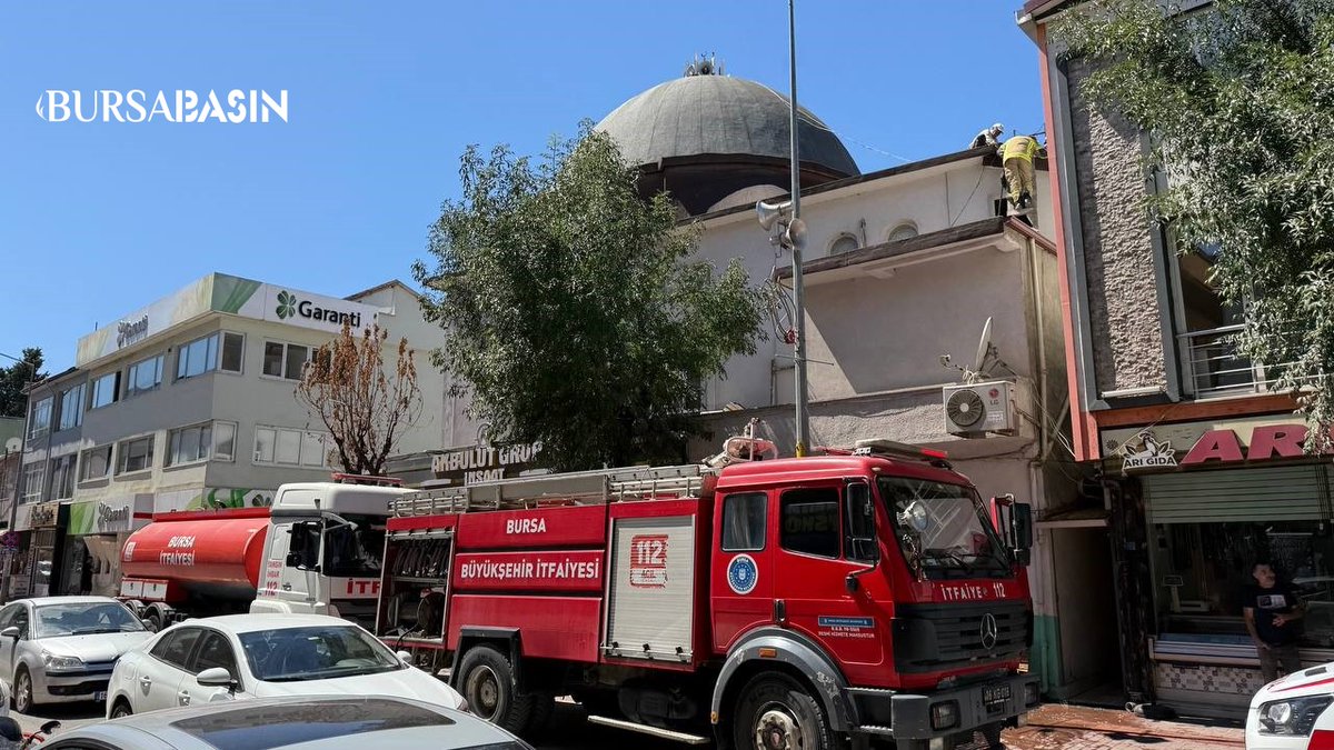 İznik’te Tarihi Asmalı Camide Yangın Paniği Yaşandı 
Bursa’nın İznik ilçesindeki Asmalı Cami’de çıkan yangın, itfaiyenin hızlı müdahalesiyle kısa sürede söndürüldü. Olayla ilgili inceleme sürüyor.
bursabasin.com/iznikte-tarihi…
#İznikyangın