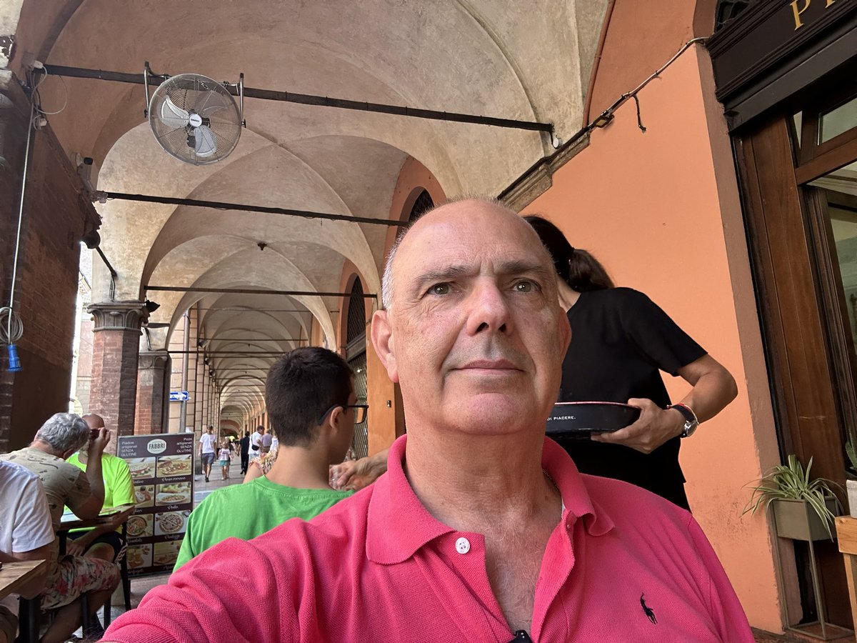 Just arrived in Bologna for the  #EISAPEC25 where I will be presenting as part of Section #REAL-Realist thought, theory, and analysis in IR. It is a beautiful city!